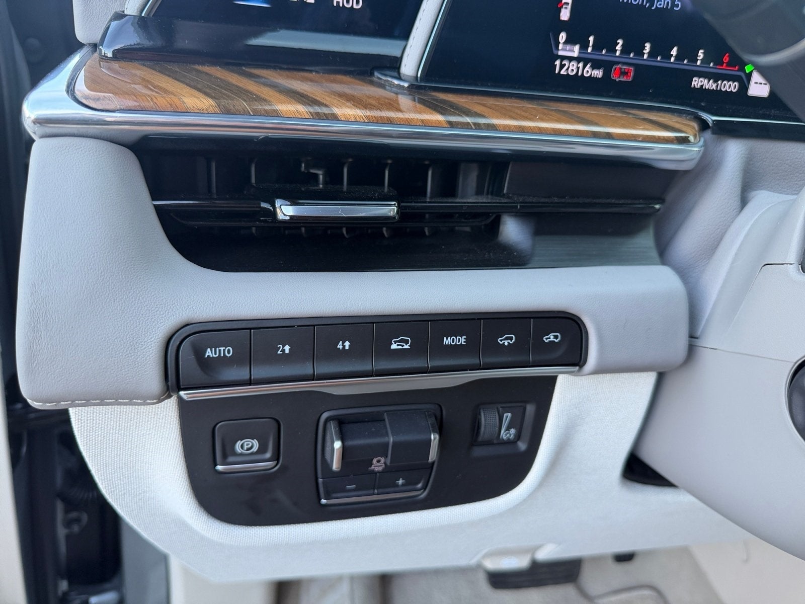 2024 Cadillac Escalade Premium Luxury Platinum