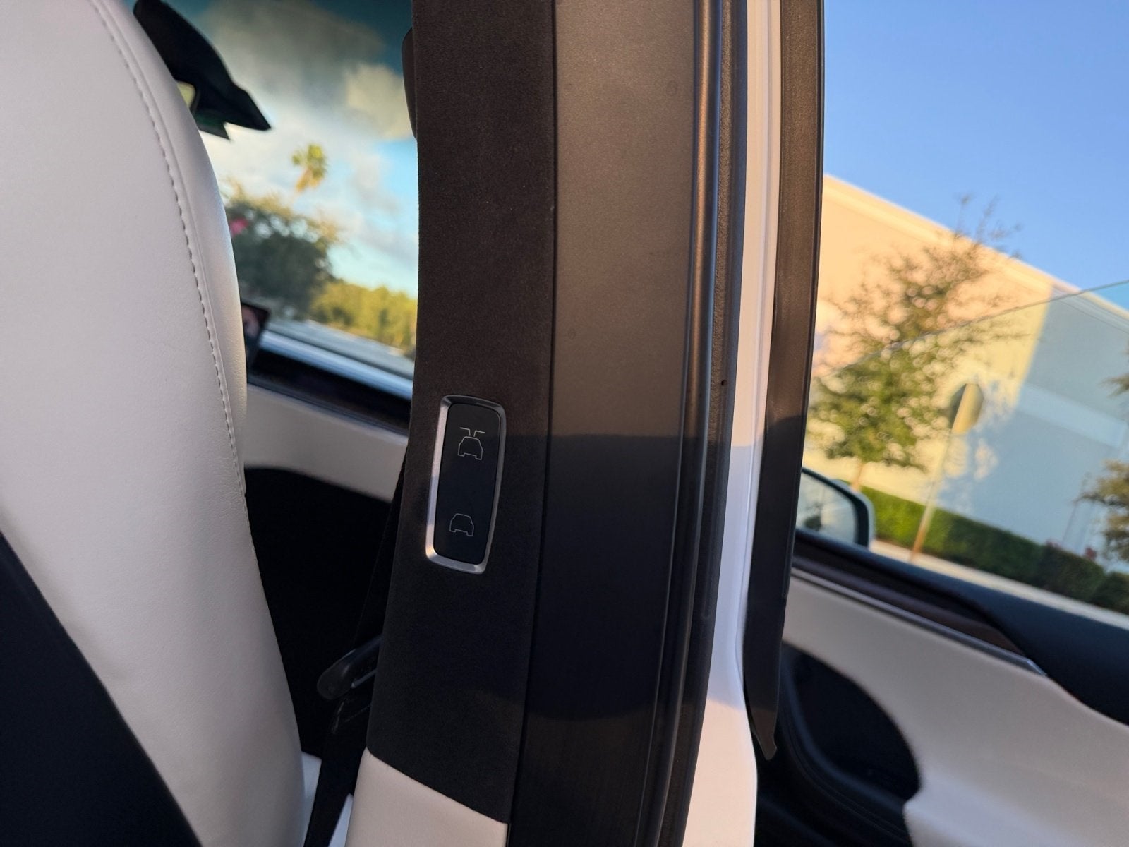 2022 Tesla Model X Base