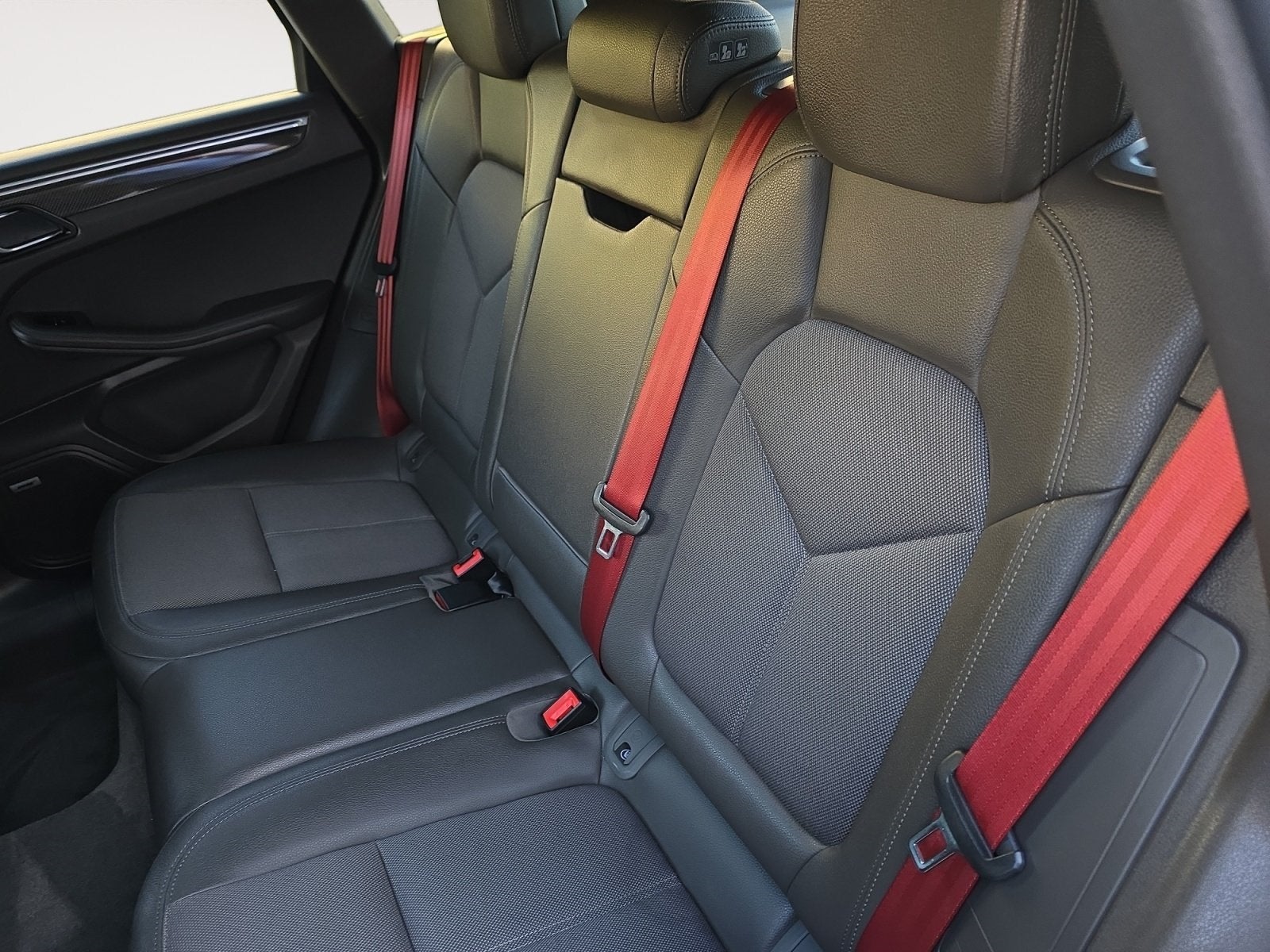 2022 Porsche Macan Base