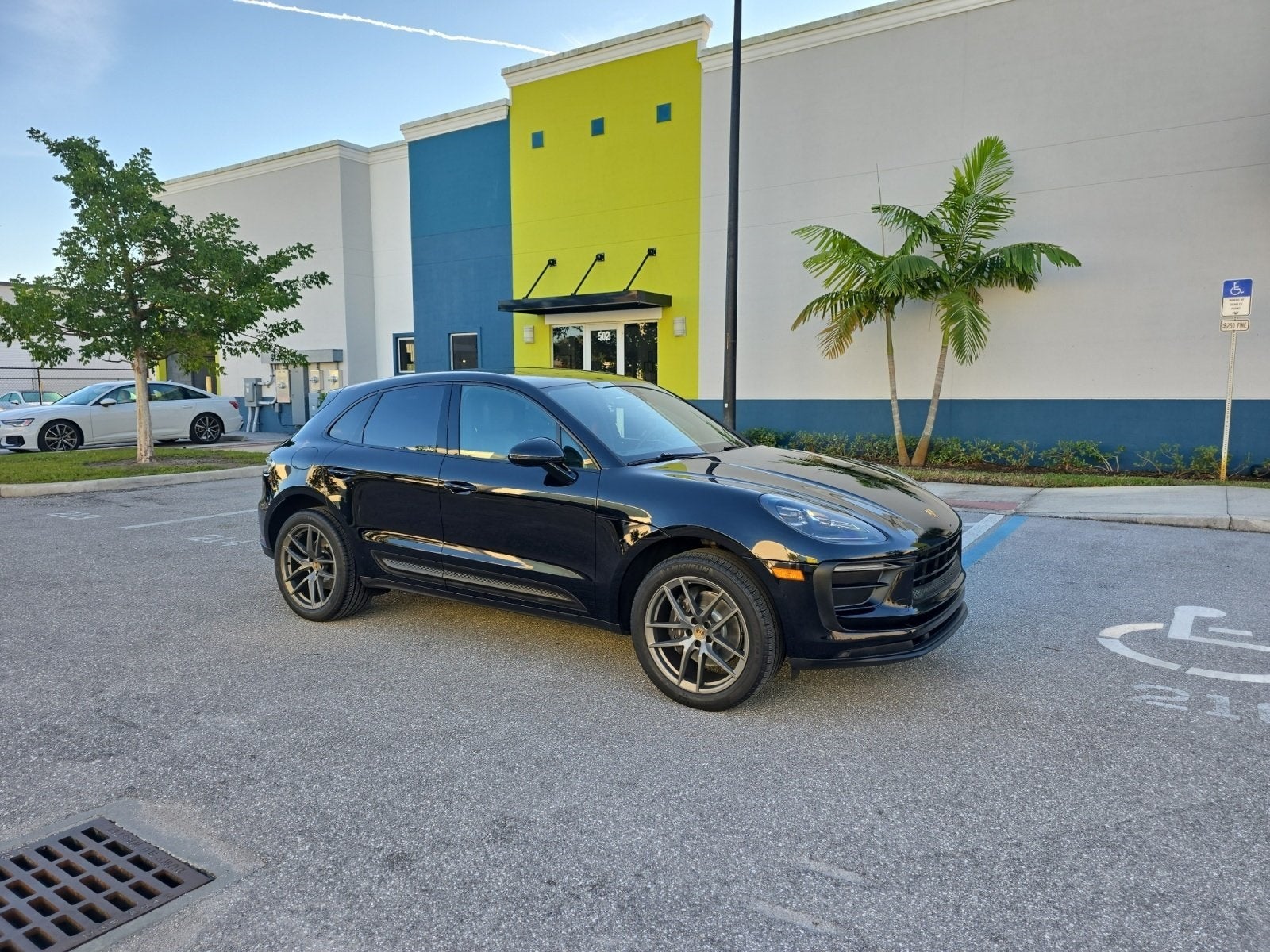 2022 Porsche Macan Base