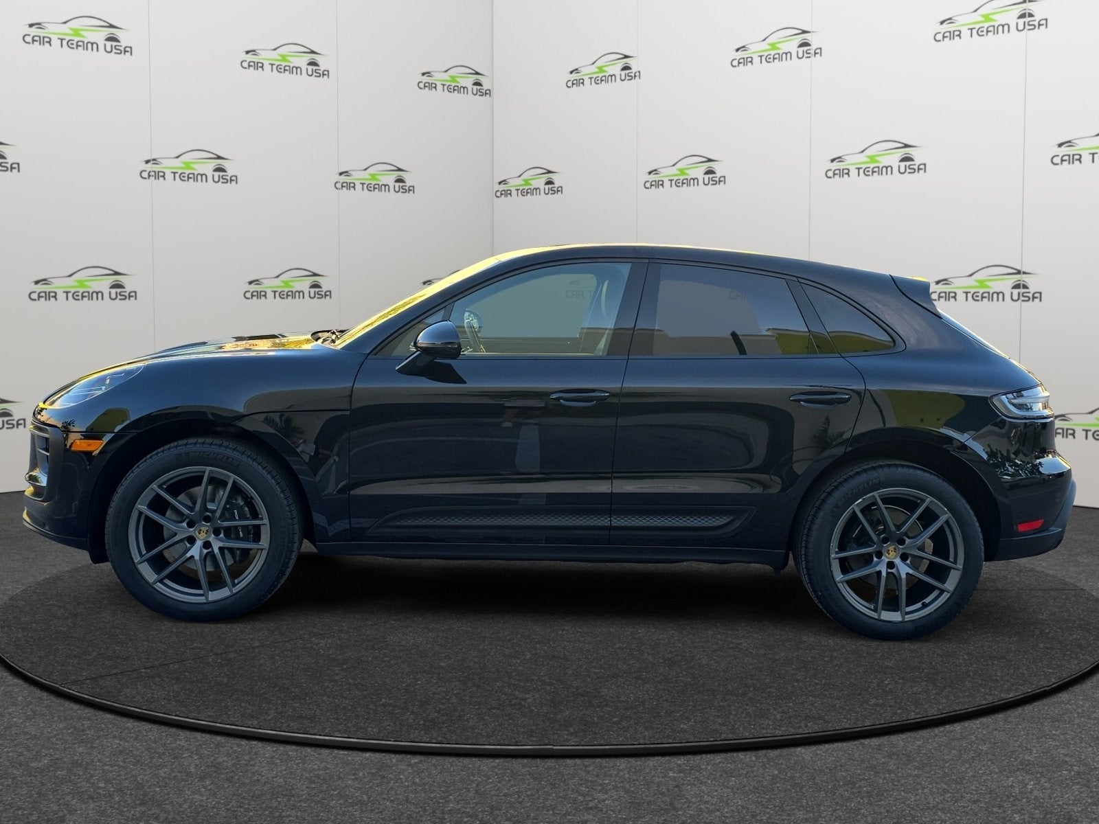 2022 Porsche Macan Base