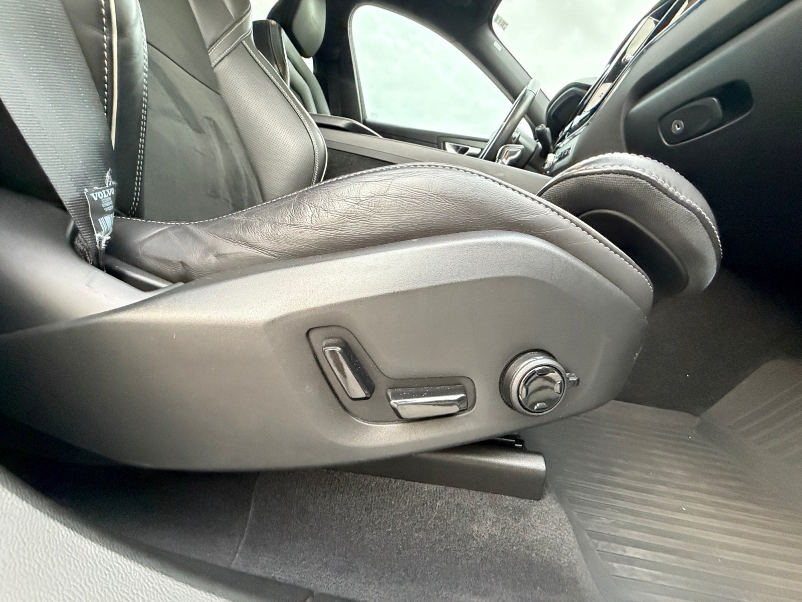 2019 Volvo XC60 T6 R-Design