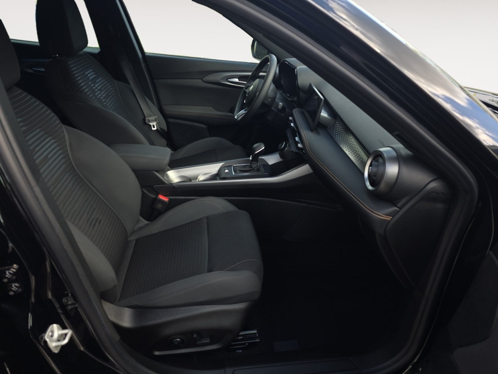 2025 Alfa Romeo Tonale Base