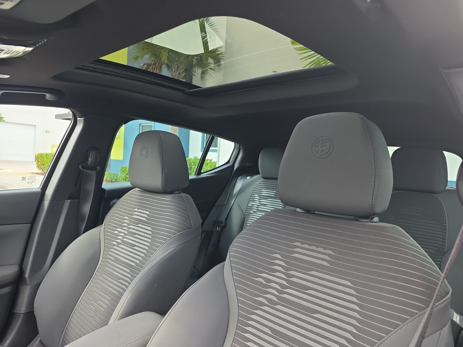 2025 Alfa Romeo Tonale Base