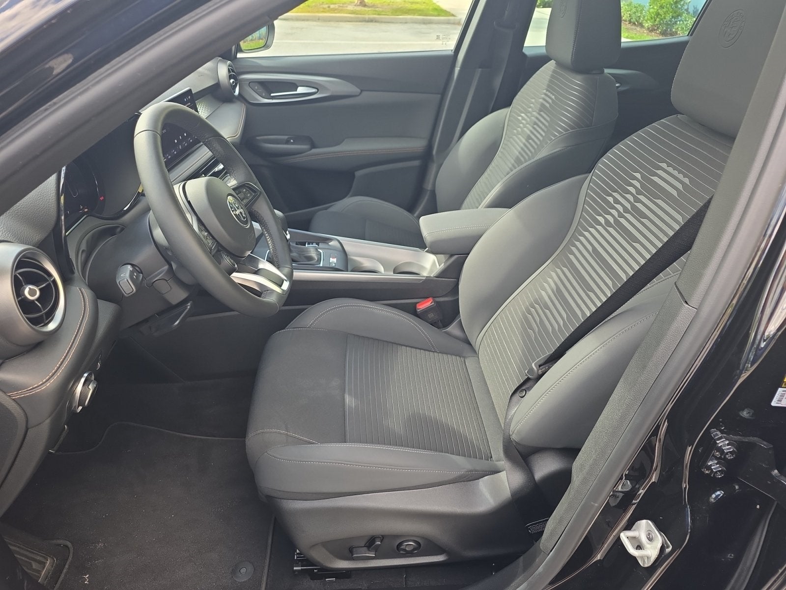 2025 Alfa Romeo Tonale Base